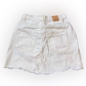 NWOT WE THE FREE WHITE DENIM MINI SKIRT // SIZE 25 🤍